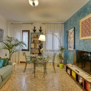 biennale-venice-charme-apartment.hotelslidodijesolo.com/